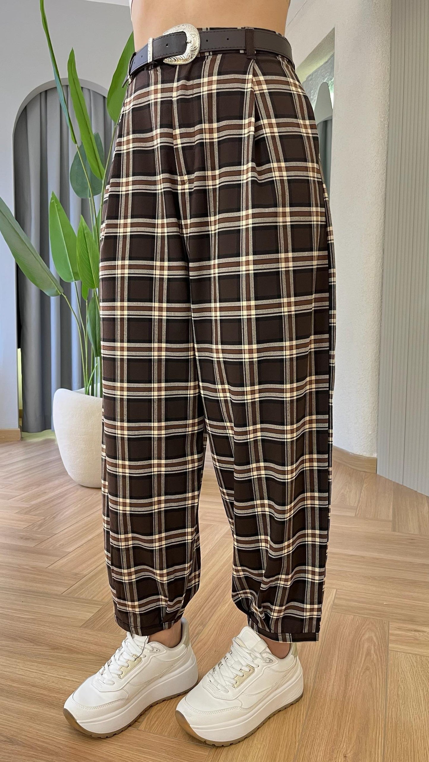 Pants with belt
