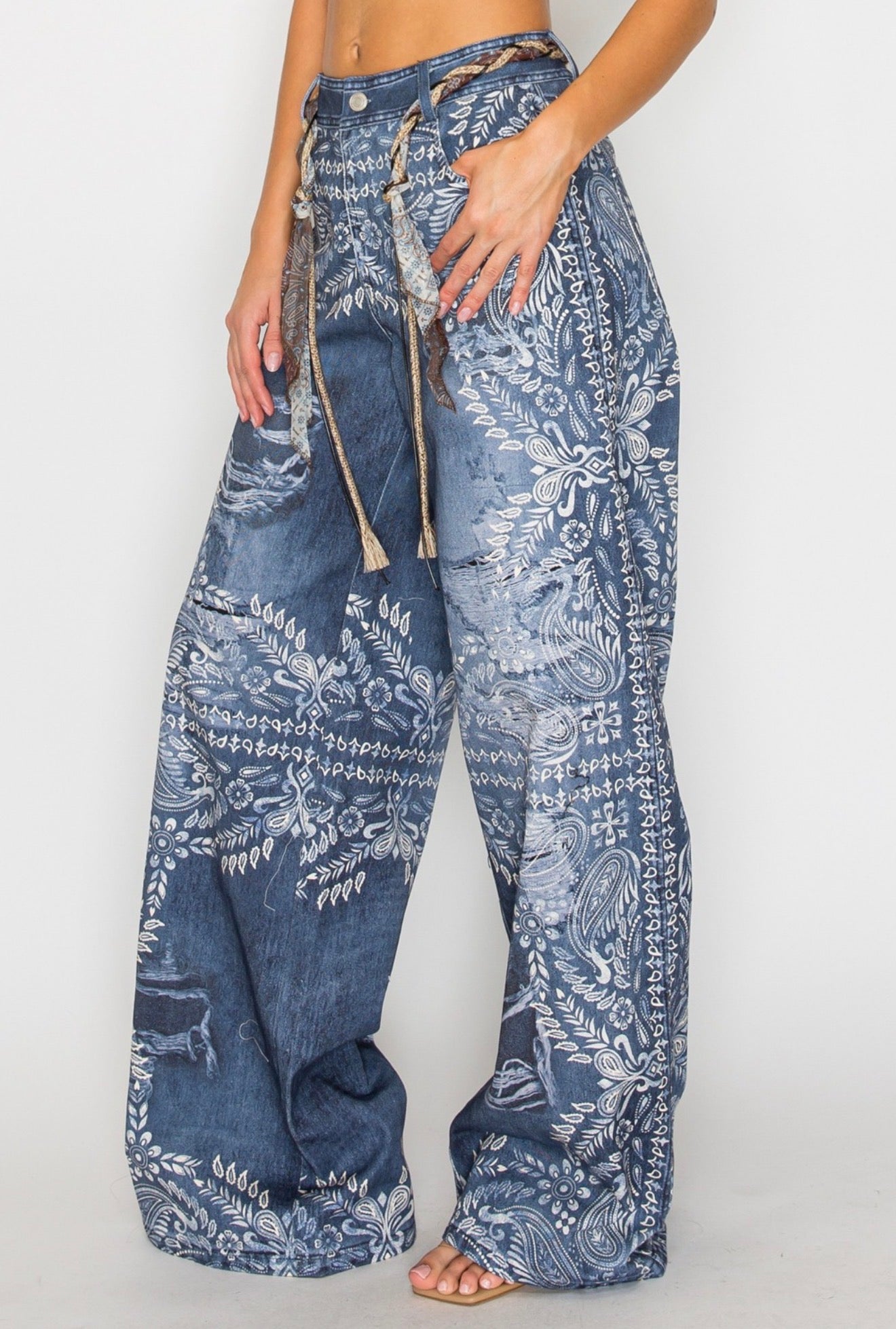 Jeans with belt